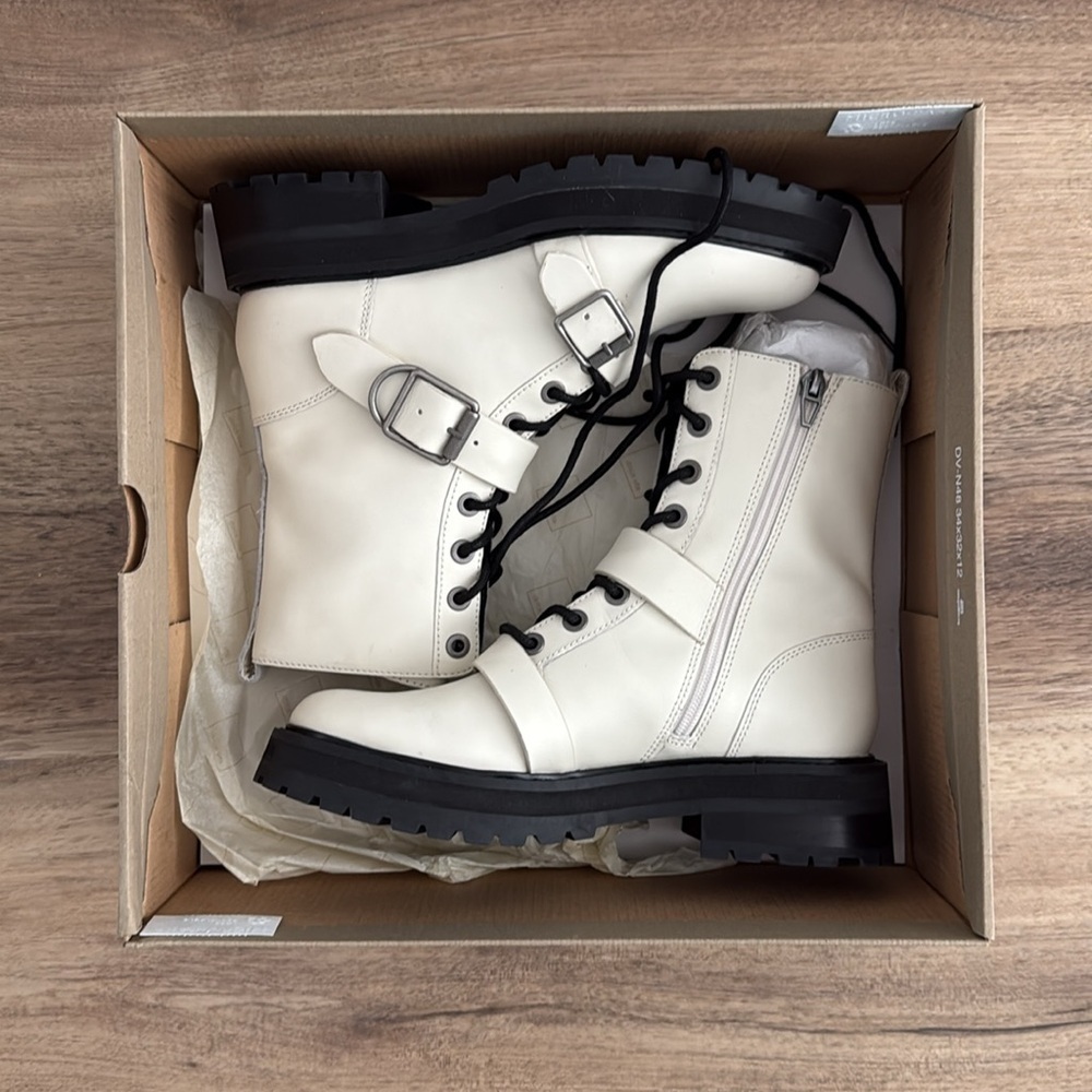 NIB DOLCE VITA Ronson Combat Lug Sole Lace Up Buckle Boot Cream 7 - Picture 10 of 15